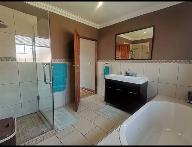 3 BEDROOM HOUSE FOR SALE IN VANDERBIJLPARK SE 8